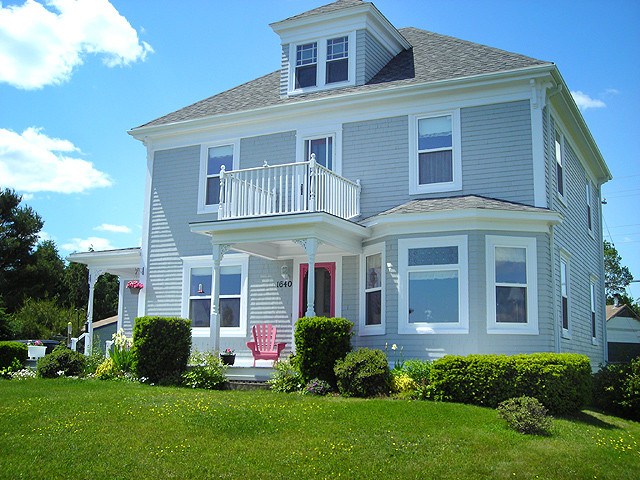 Nova Scotia Real Estate - Lunenburg Oceanview Home